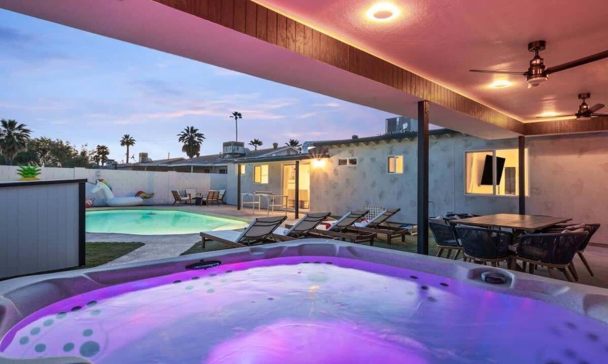 New Papago Parkway House | Luxe Home 4B3B with Heated Pool/Jacuzzi & Parking