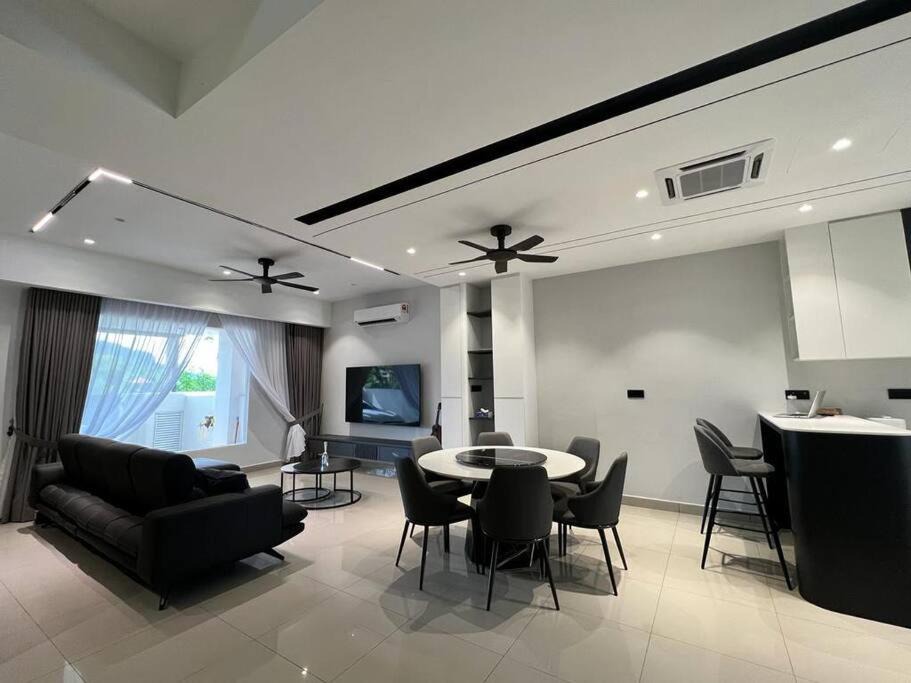 Larut House | Luxe J Homestay