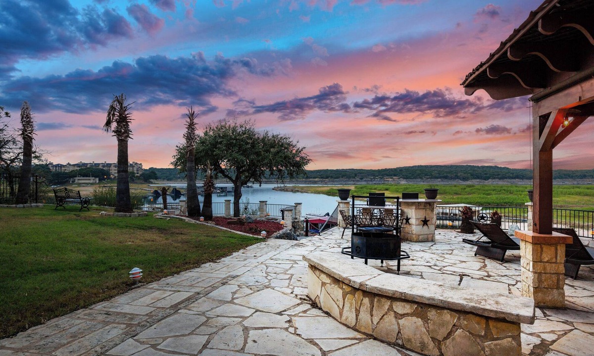 Highland Lake Estates House | Luxe Lago Vista Gem: Outdoor Kitchen, Basketball Court and Spectacular Views