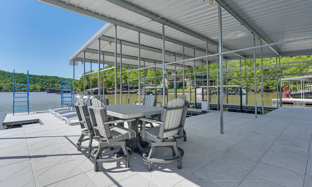 Roach House | Luxe Lake of the Ozarks Group Escape in Roach