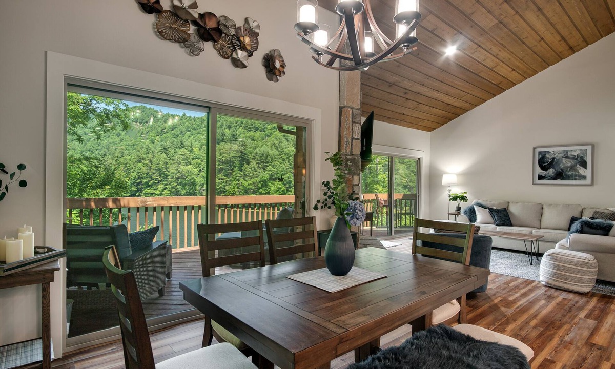 Sapphire House | Luxe Lakefront Retreat. Gorgeous views. June-Aug; Sun-Sun check in/out. SUP incl