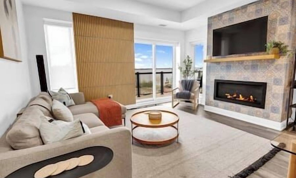 Fenelon Falls Condo | LUXE Lakeside Suite-Pool Table/Pickle Ball/Tennis