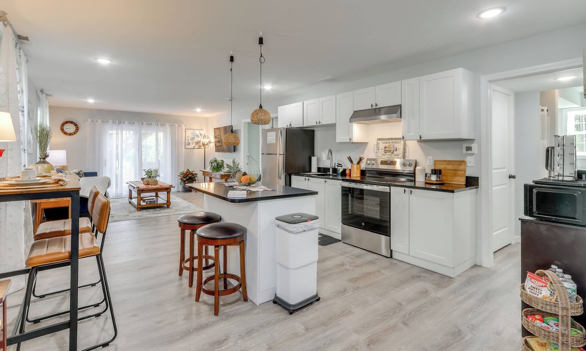 West Haven Apartment | Luxe Living! Apt 1 Mi to West Haven Medical Center