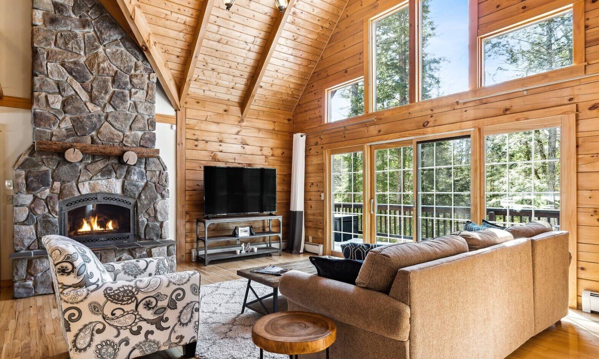 West Hartford House | Luxe Log Cabin –Fireplace, Game Room & Club Access