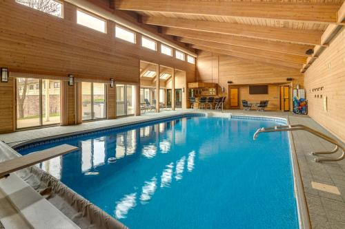 Navarre Villa | Luxe Long Lake Estate! Courts, Pool and Game Room
