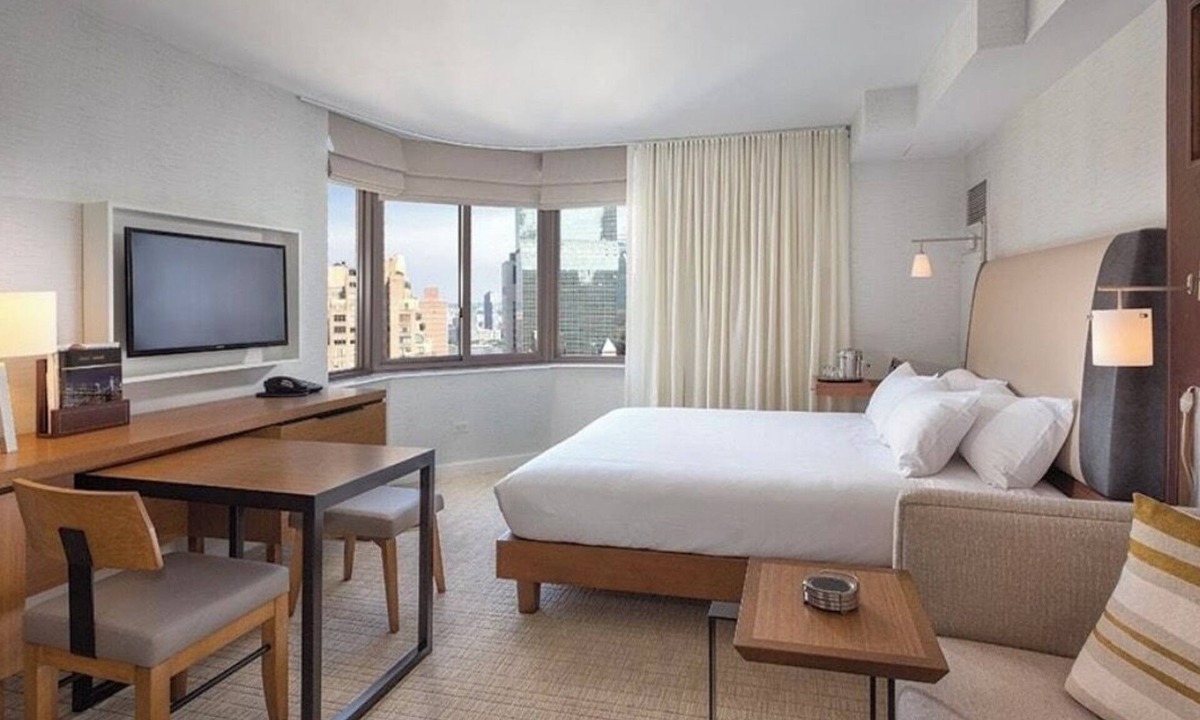 Midtown East Condo | Luxe Midtown Studio condo full kitchen walk to train & major landmarks& skyline