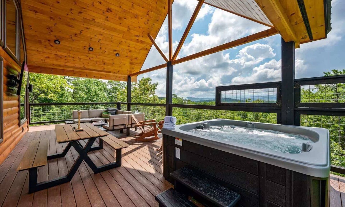 Sevierville Ski Chalet | Luxe Mountain Cabin with Hot Tub