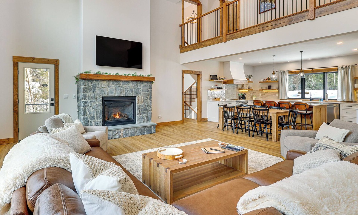 Ludlow Cottage | Luxe Mountain Home w/Chefs Kitchen & Okemo Views