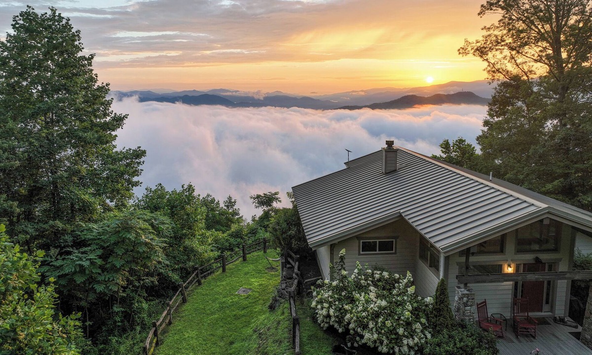 Bryson City House | Luxe Mountain Retreat with Sunset Views & Hot Tub
