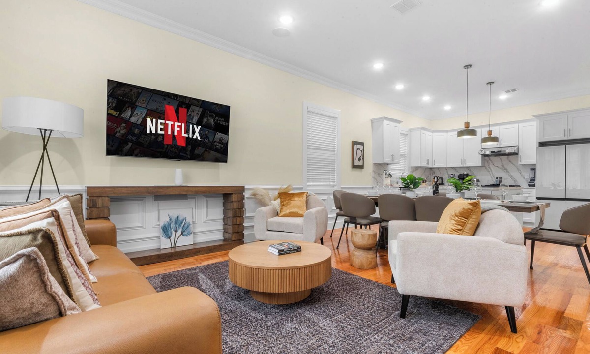 The Heights Villa | Luxe new 4BR 3BA+game room+free parking