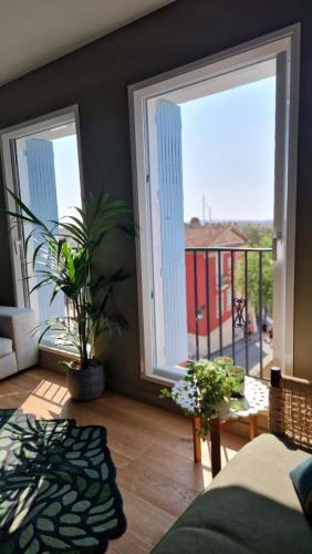 Port Grimaud Apartment | Luxe - New - Centre - 100m2 - Full clim - 3BDR - 3BTHR - 3WC - pkg