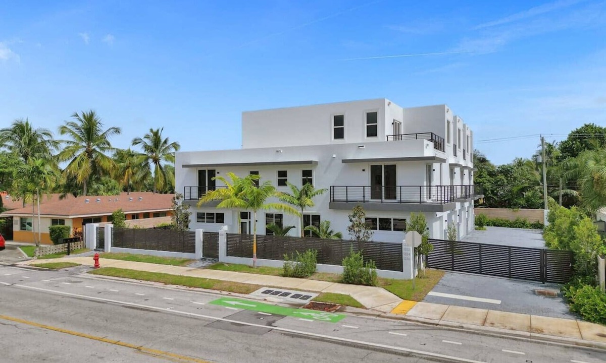 Lake Ridge House | Luxe NEW Modern Home with Pool