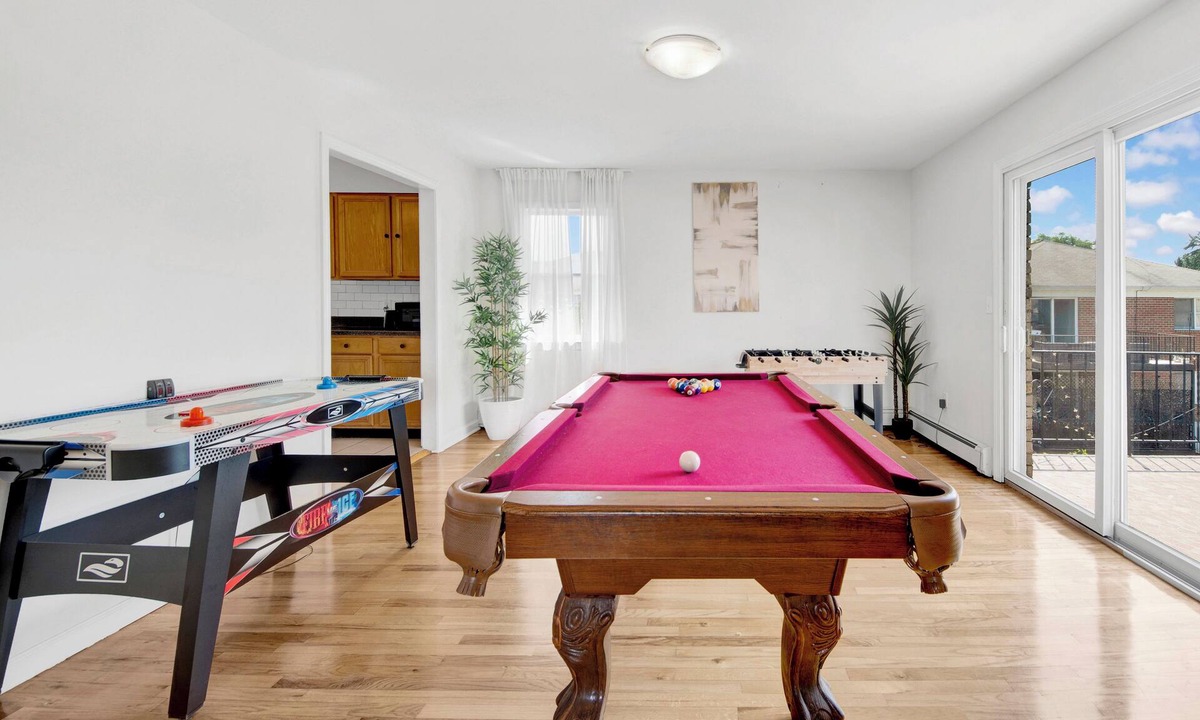 Southeast Yonkers Apartment | Luxe NYC Home with Free Parking + Game Room