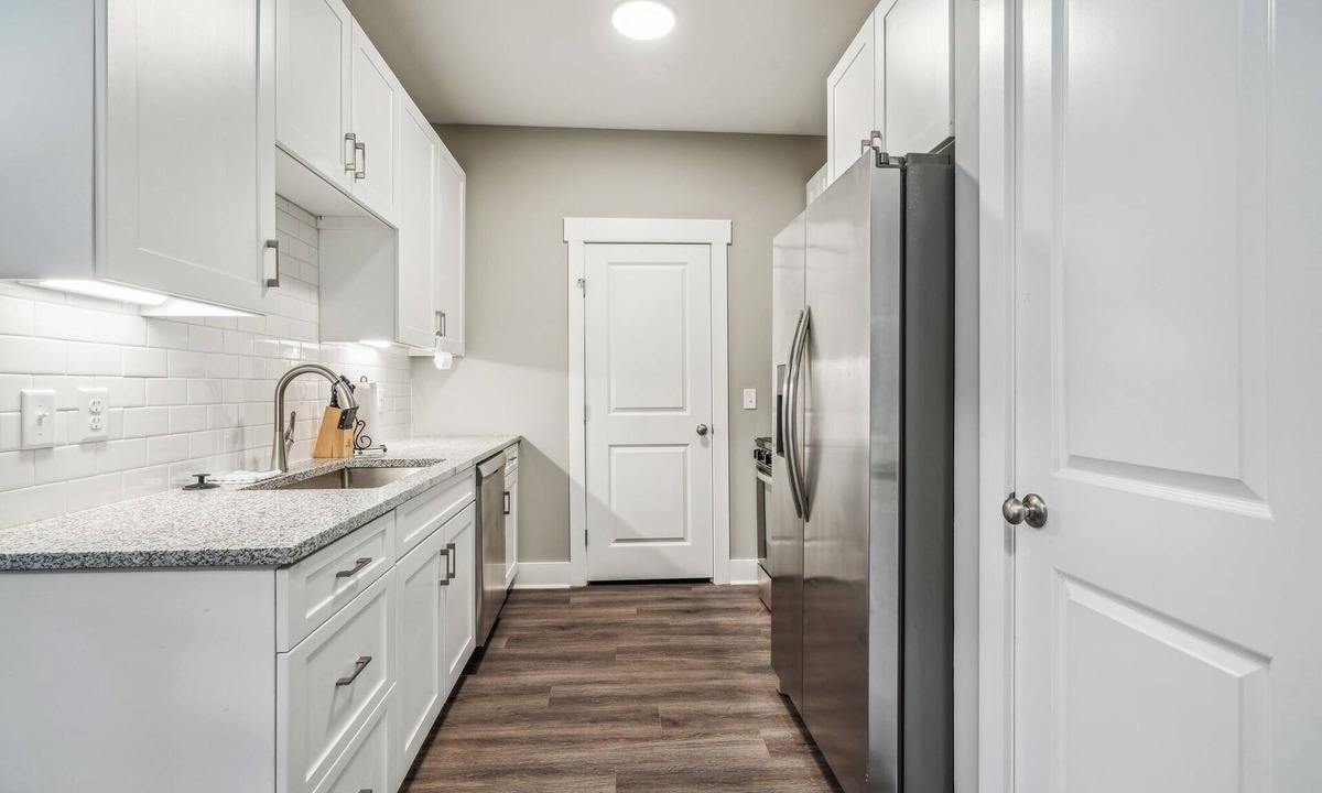 Macon Apartment | Luxe Park 1117 | 2 Bd Apt | Pool, Gym & Parking