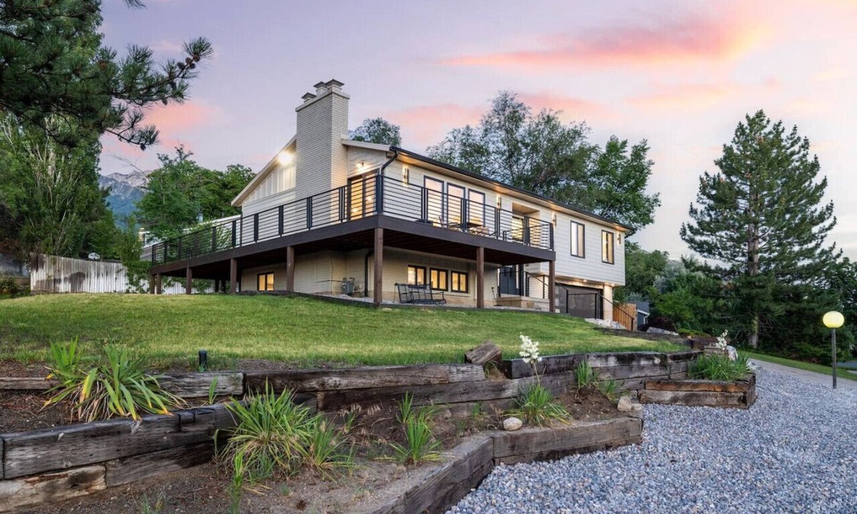 Sandy House | Luxe Pleasant Hill Retreat | Hot Tub | Massage*