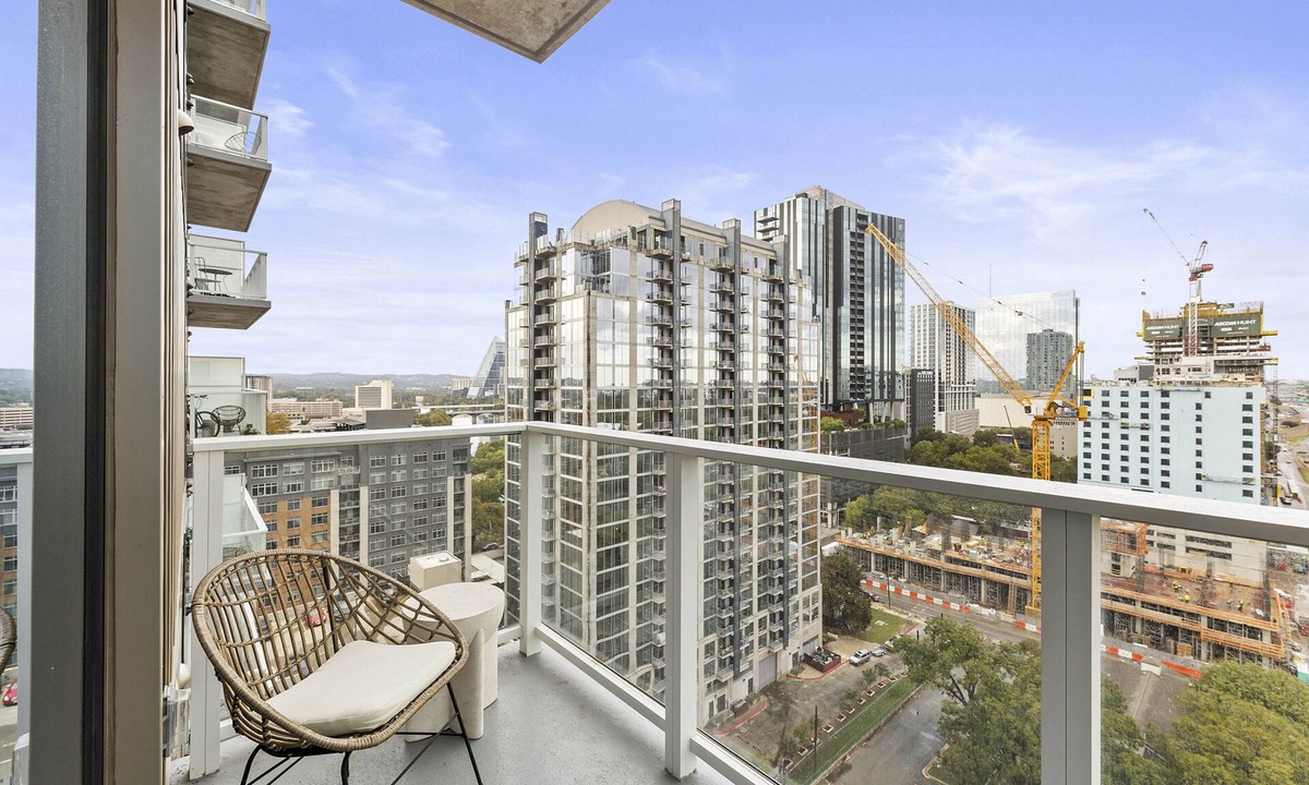 Rainey Street Historic District Condo | Luxe Rainey St High Rise | Heated Pool | Gym | ATX