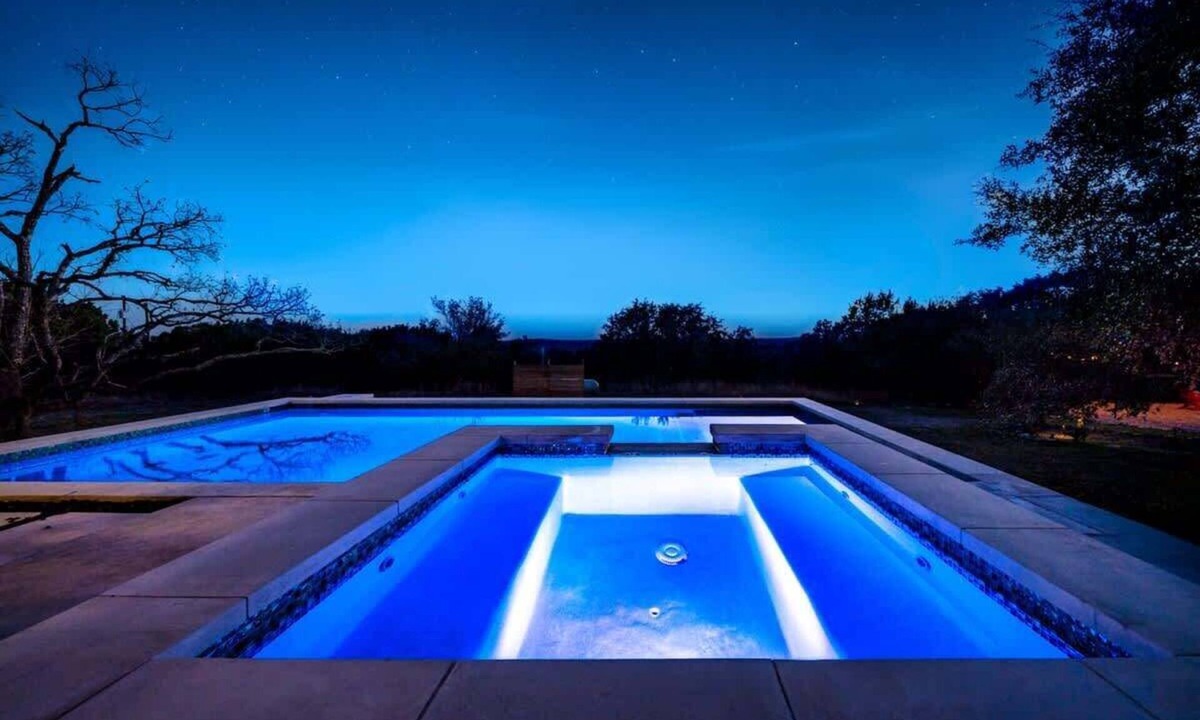West Oak Hill House | Luxe Ranch Life-Heated Pool+Spa. 10 Min Downtown!