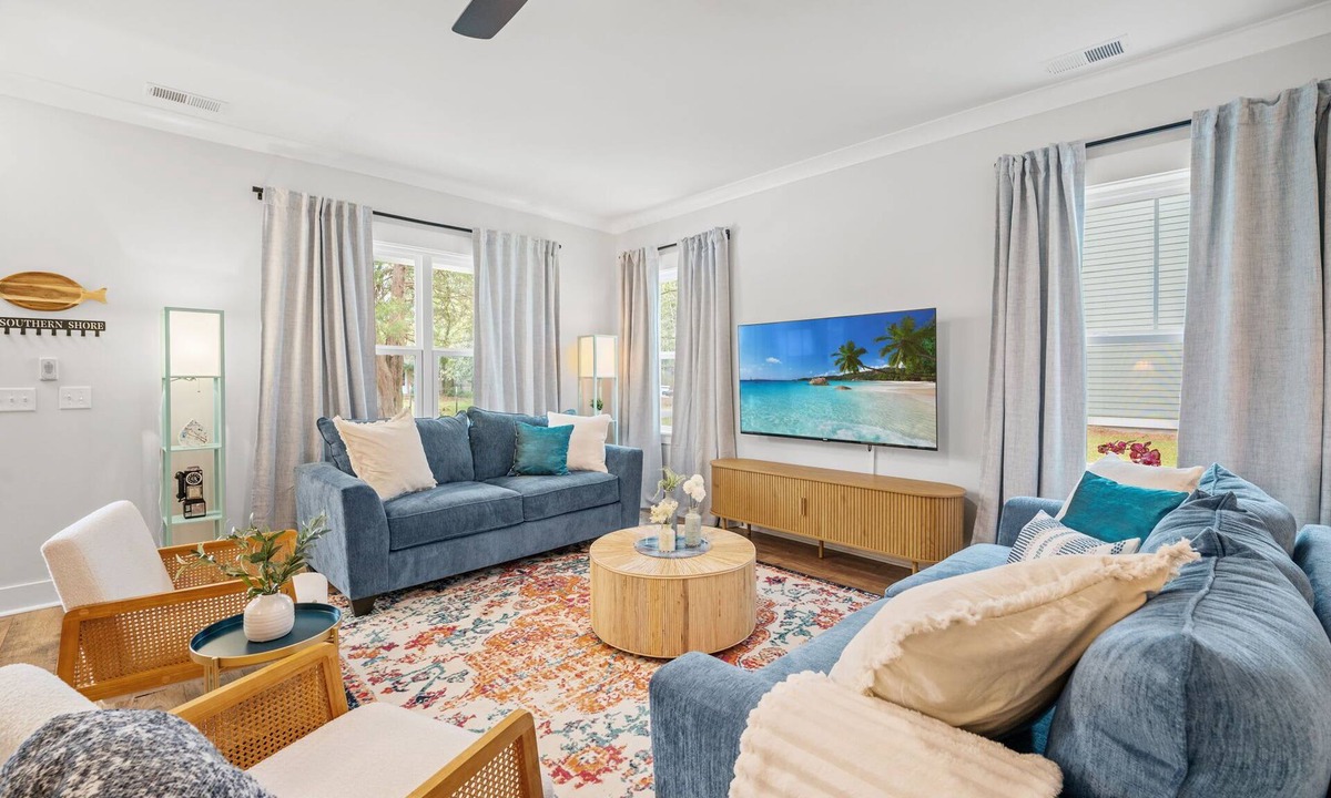 Charleston House | Luxe Retreat | Near DT & Beaches | 4 BR, 10 Guests