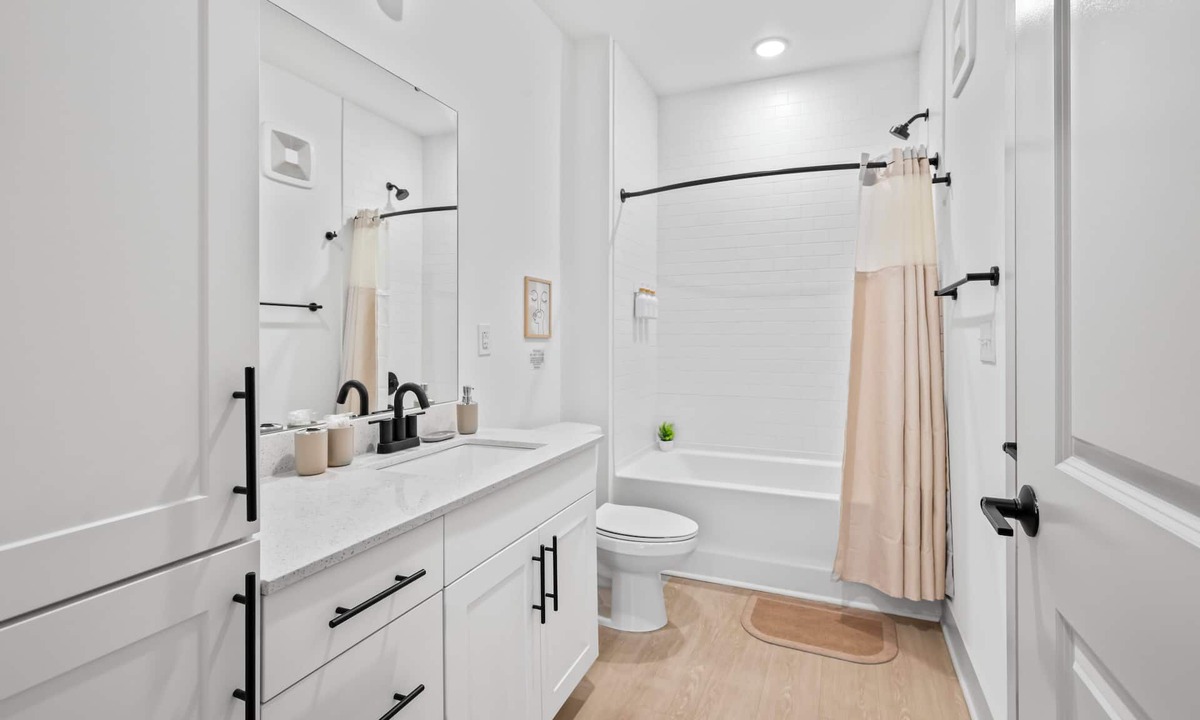 River District Apartment | Luxe Riverwalk 1BR/Walkable/Monthly Ready + Washer/Dryer
