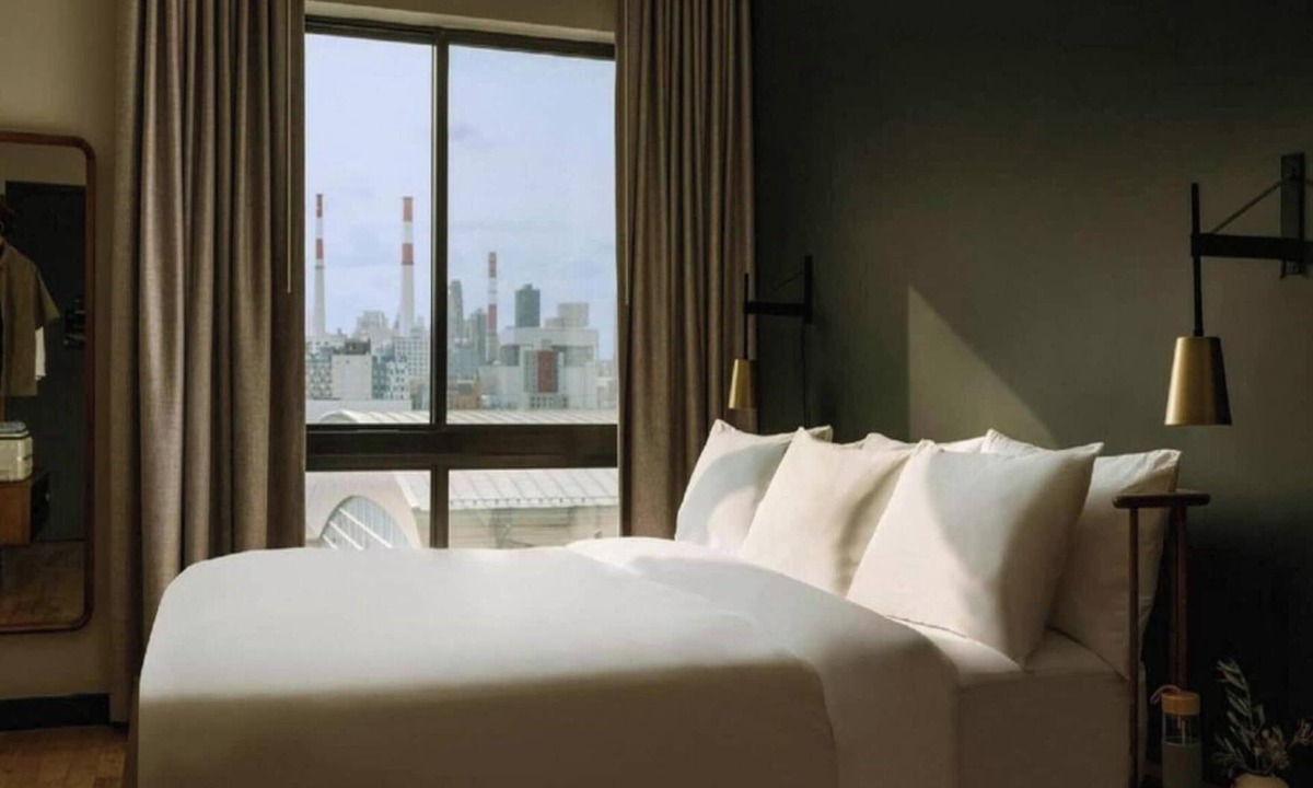 Queens Apartment | Luxe Room |1 King Bed | Dutch Hotel