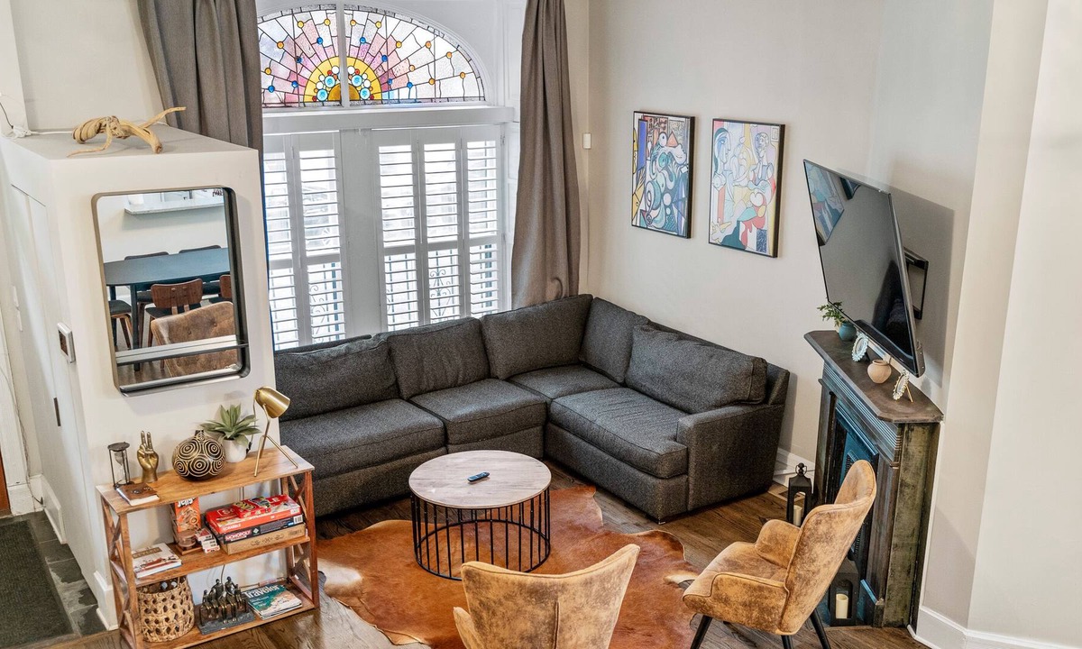 Old Town Triangle House | Luxe SFH in Historic Old Town