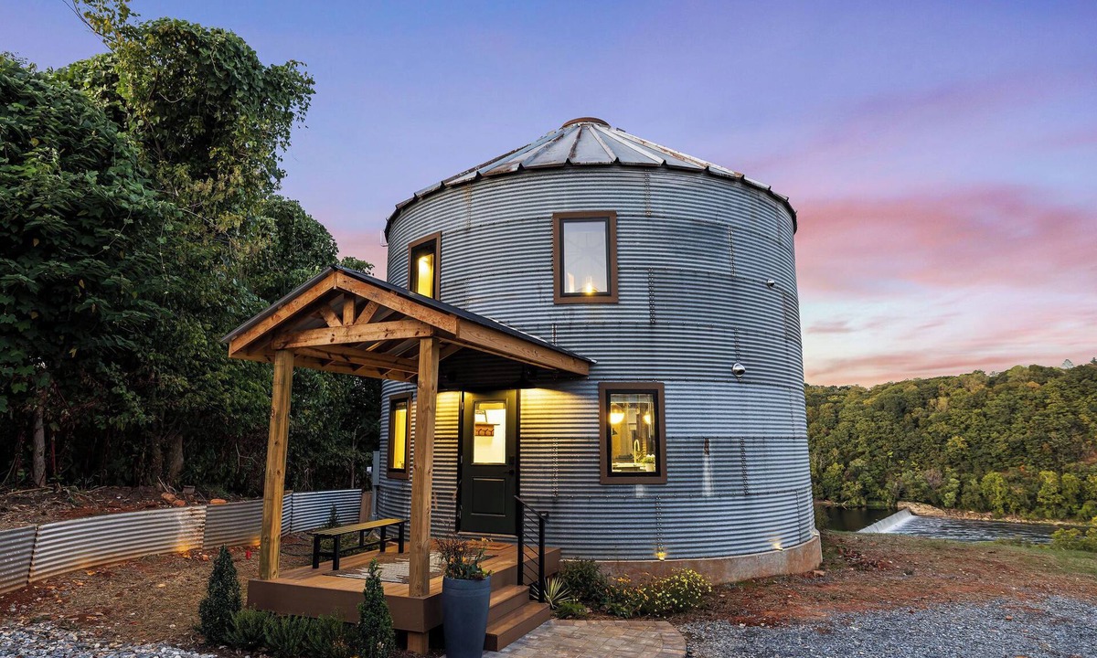 Daniels Hill House | Luxe Silo w/River Views <.5 mi to Charming Downtown Lynchburg