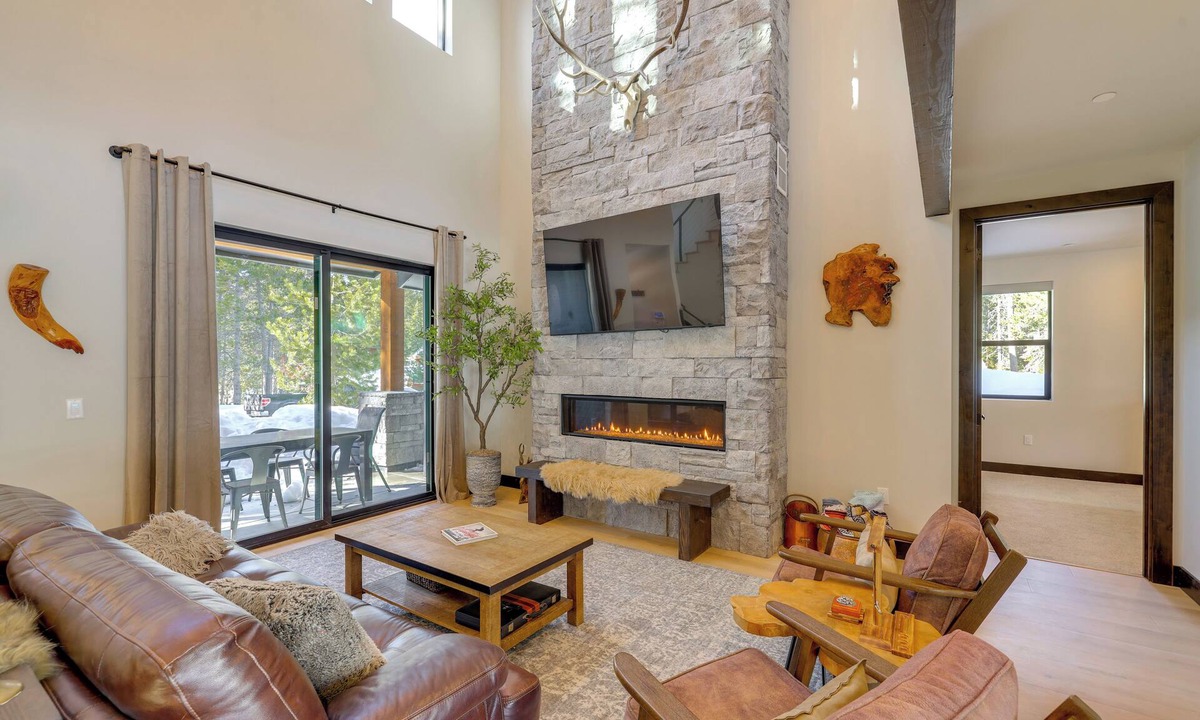 Kingvale House | Luxe Soda Springs Retreat: Modern & Spacious!