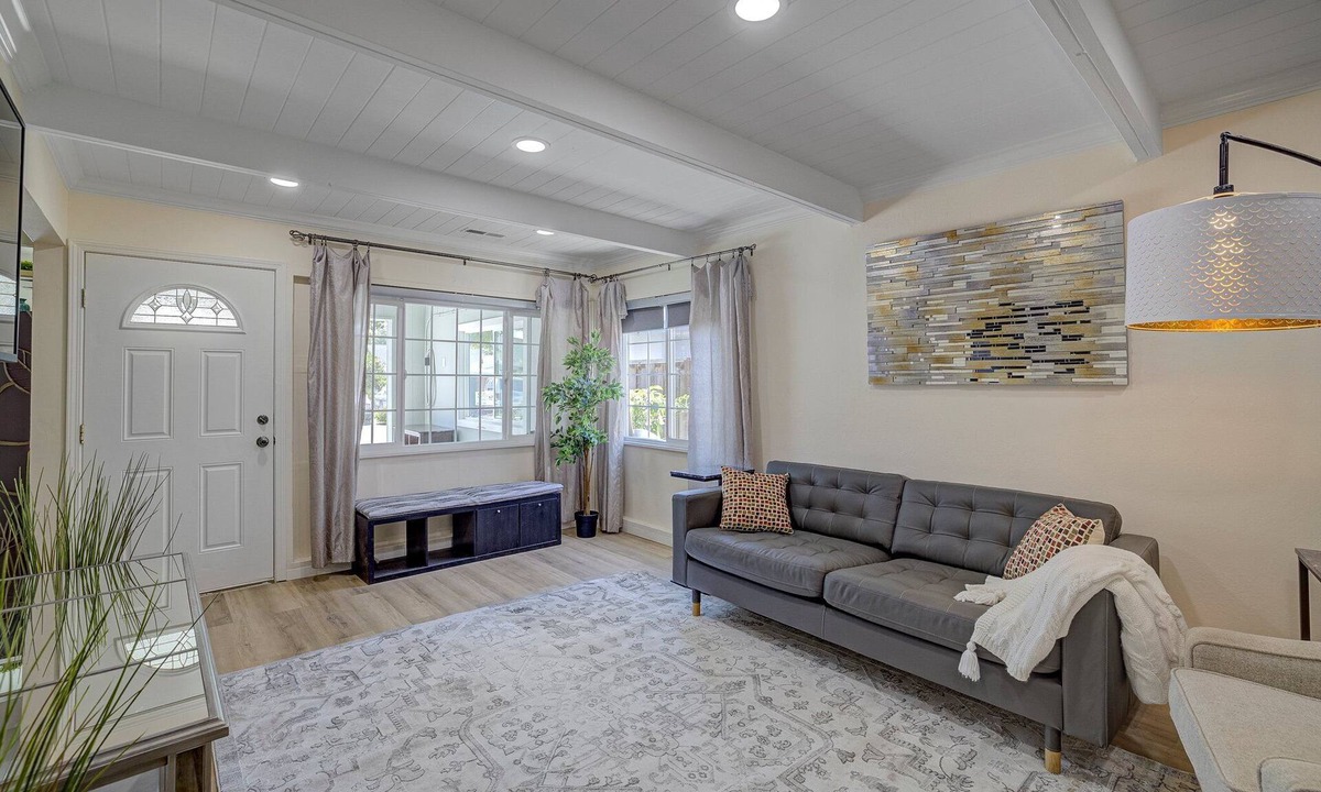 Milpitas House | Luxe Spacious Remodeled House in Silicon Valley