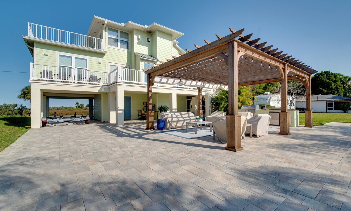 Spring Hill Cottage | Luxe Spring Hill Home w/Patio & Dock!
