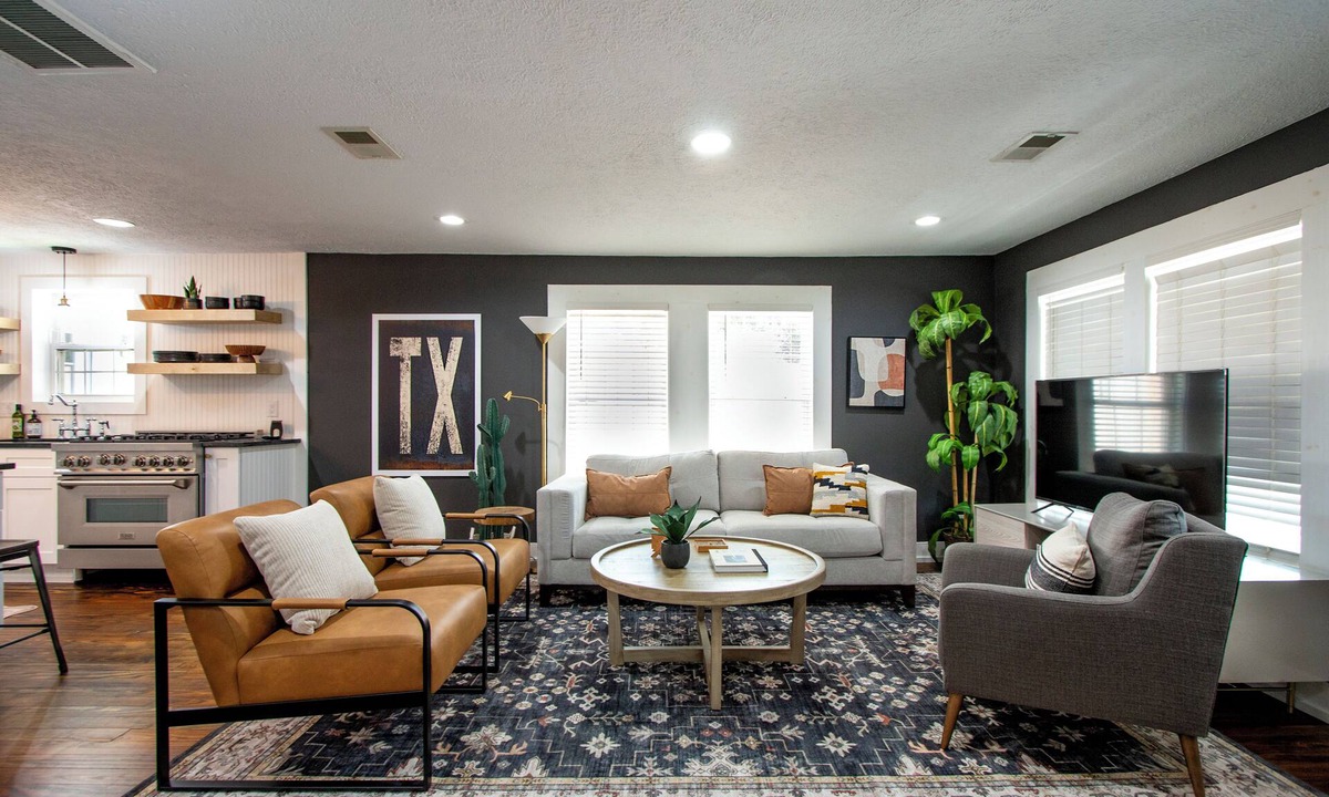 Tomball House | LUXE Stay-2 King beds, walk to dine, coffee, shop