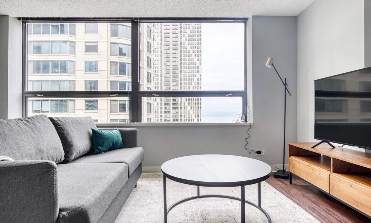 Streeterville Apartment | Luxe Streeterville Studio w/Gym, Pool, walk to Navy Pier, by Blueground