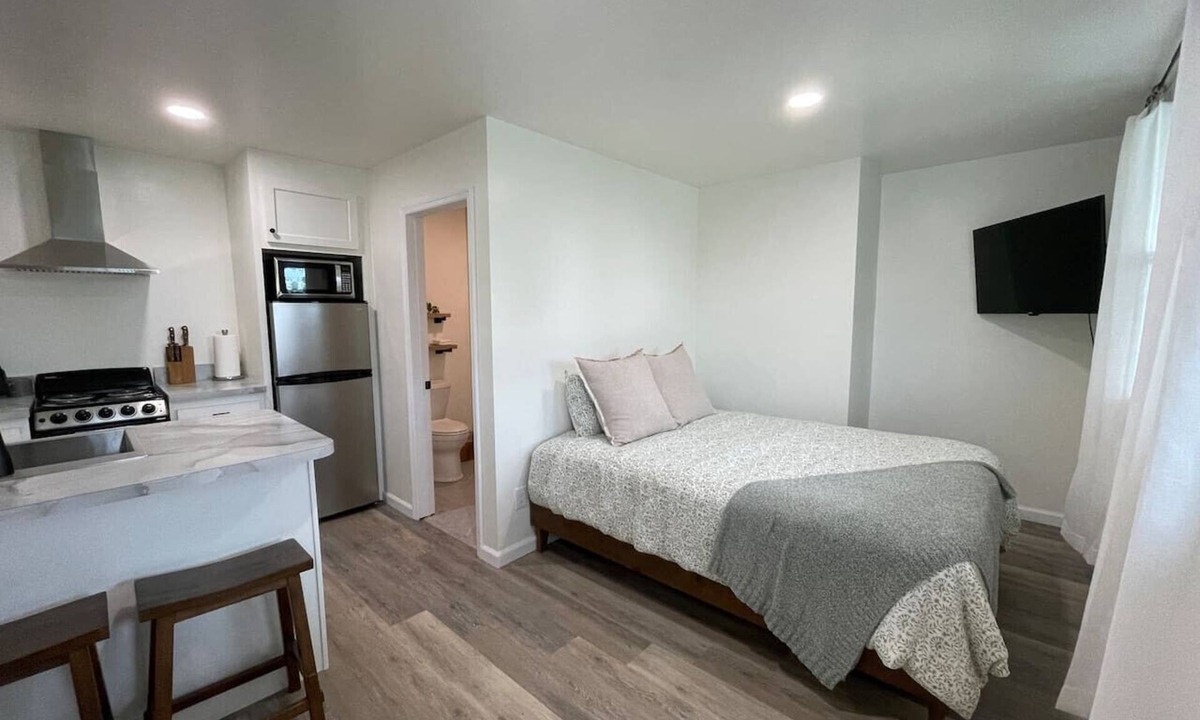 Round Lake Apartment | Luxe Studio near SPAC & Racetrack