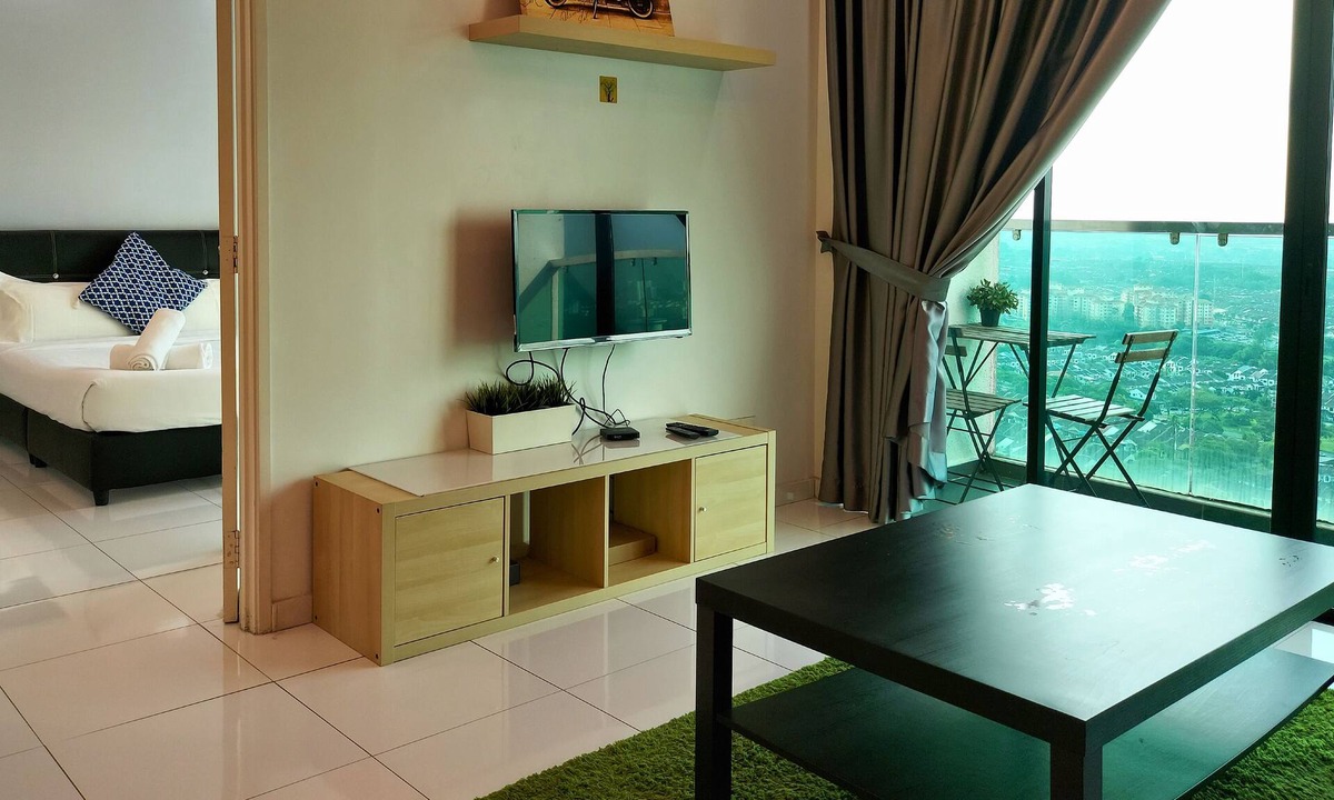 Bukit Indah Apartment | Luxe Suites at Skyloft