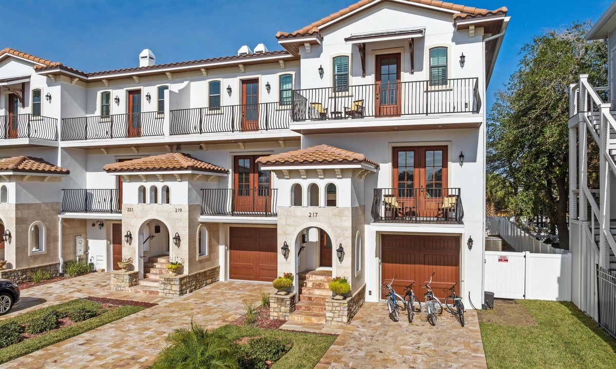 Jacksonville Beach House | Luxe Villa Steps From Ocean w/Bikes + Game Room