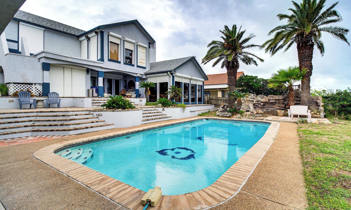 Portland House | Luxe Waterfront Living: Portland Home w/Pier!