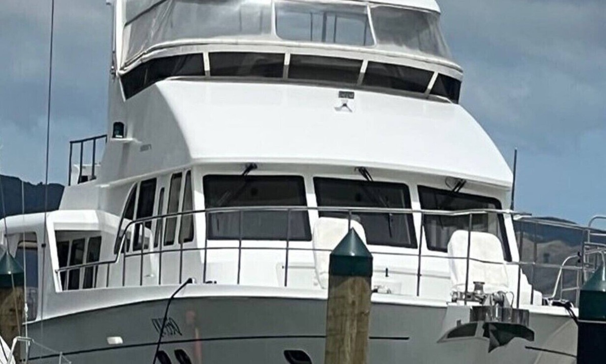 Lower Hutt Boat Rental | LUXERY LAUNCH (BERTHED)