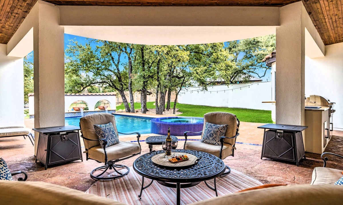 Cedar Park House | LuxGroupVilla, Pool, Sport Court, Game Room