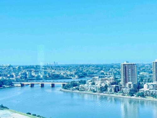 Wentworth Point Apartment | Luxious Startling waterview highrise Condo