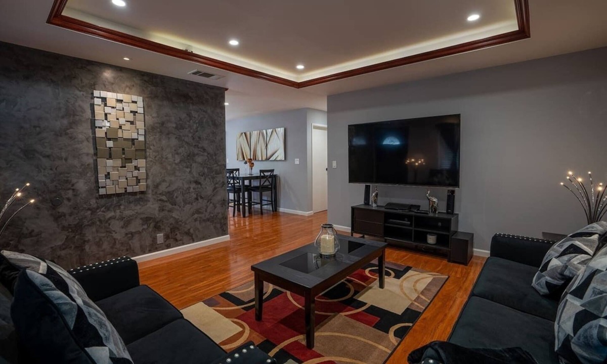 Fairfield House | LuxoStays | Charming 4BR w/large backyard/firepit