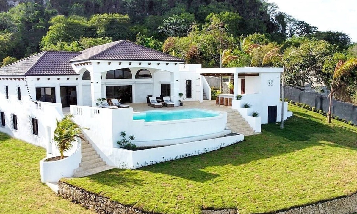 Saint-Rosaire Villa | Luxueuse Villa Privée Avec vue Panoramique et Piscine Infinie