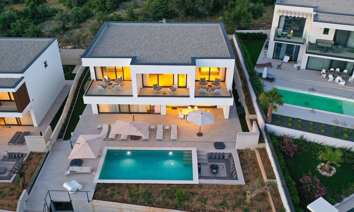Jakisnica House | Luxuriöse Villa 360 - privater beheizter Pool by Interhome