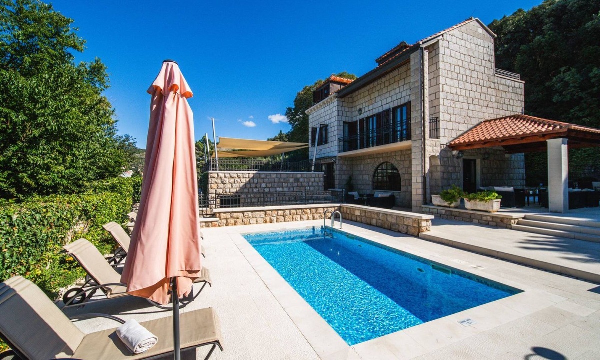 Babin Kuk House | Luxuriöse Villa am Strand in Dubrovnik mit Pool by Interhome