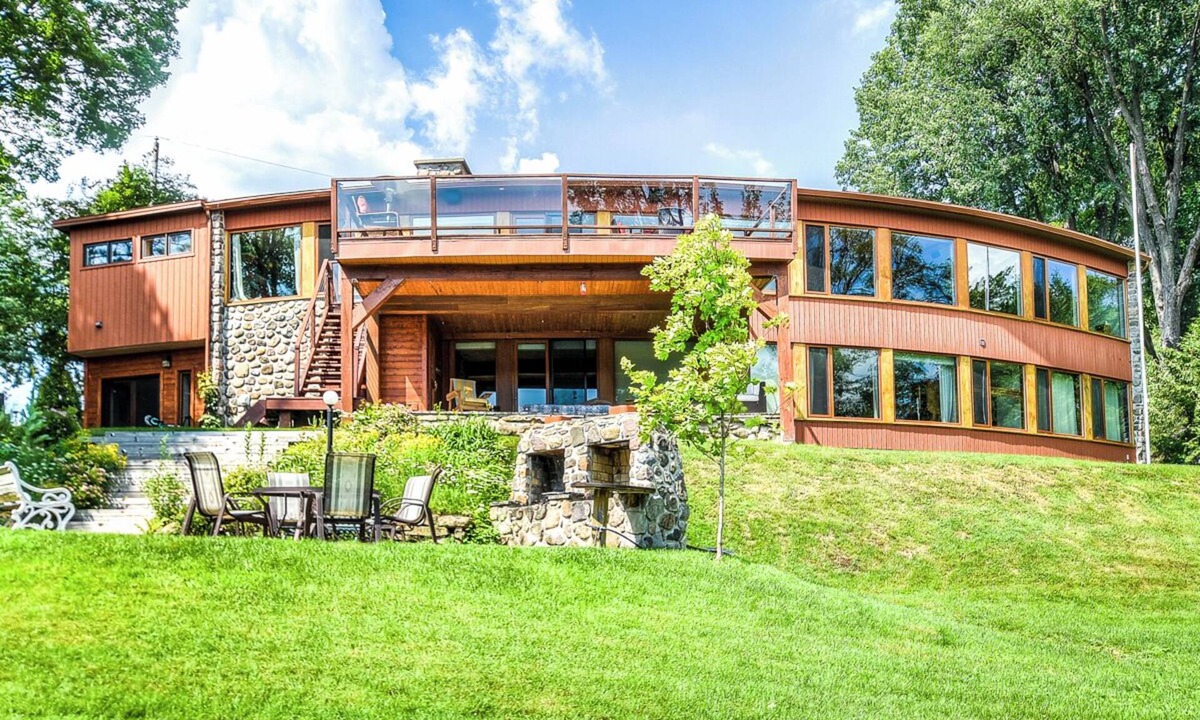Sainte-Agathe-des-Monts House | Luxurious property in the Laurentians on the shores of majestic Lac des Sables