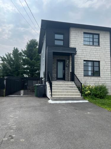 Drummondville Villa | Luxuria, Unique en ville