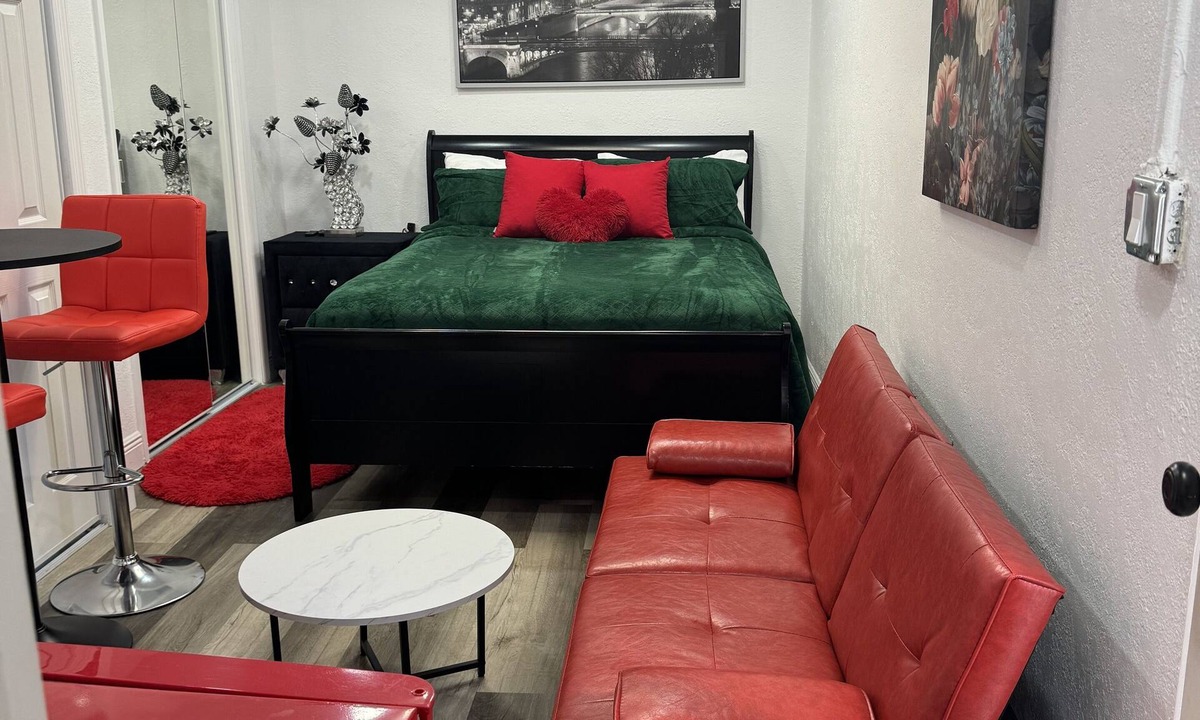 Lauderdale Lakes Apartment | Luxurious 1 bedroom studio