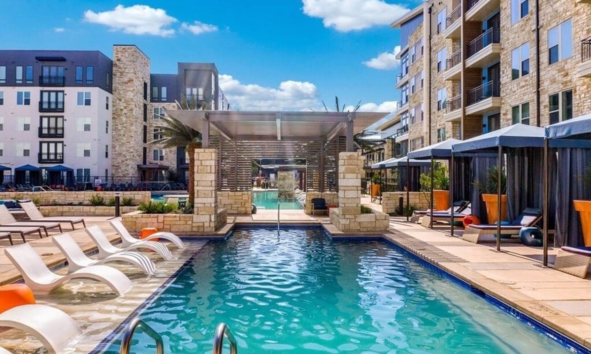 Addison Apartment | Luxurious 1 bedroom in Dallas Area! Free Wi-Fi, Fitness Center and much more!