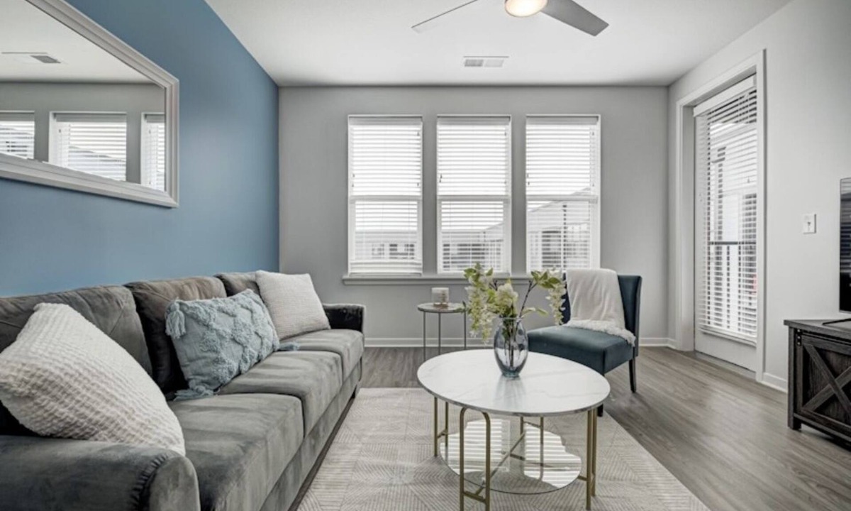 Fishers Apartment | *LUXURIOUS 1BED/1BATH - KING BED* -POOL