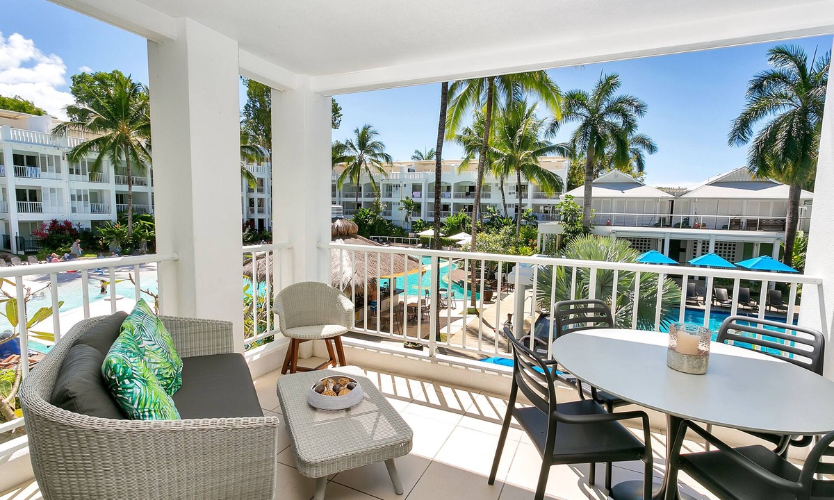 Palm Cove Apartment | Luxurious 2.5 Bed APT with Fab Beach Club Resort Views