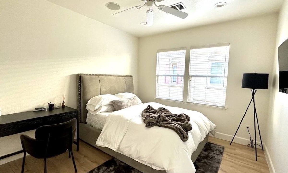 Livermore House | Luxurious 2 bed 2 bath Townhome