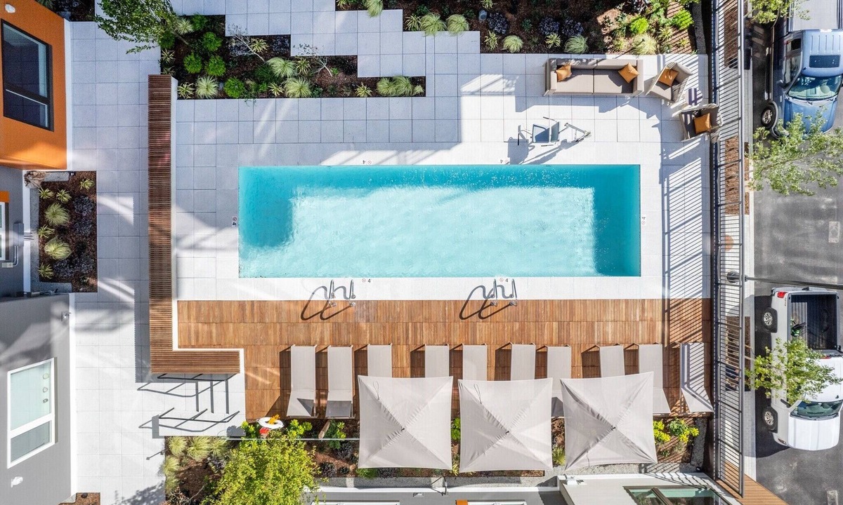 Inner Belt Apartment | Luxurious 2BR - 2BA Apt at Hyatus